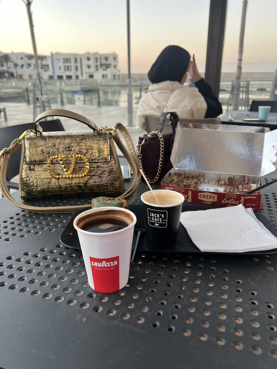 أختاري  الراجل اللي يحبك ويجيبلك الحاجات اللي تحبيها🪞♥️.