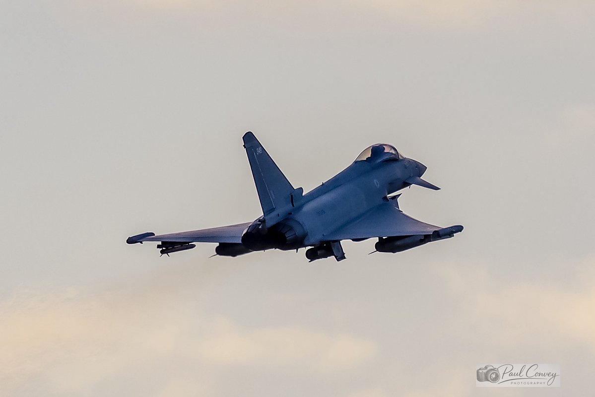 livinitlargee's tweet image. An Ex Eurofighter Typhoon display team treating us at Liverpool Airport with a practice touch and go before it headed off down the Mersey 

CallSign: TYPHOON40
Reg: ZK349

#liverpool #lpl #typhoon #typhoondisplayteam #eurofighter #eurofightertyphoon #royalairforce #raf #coningsby