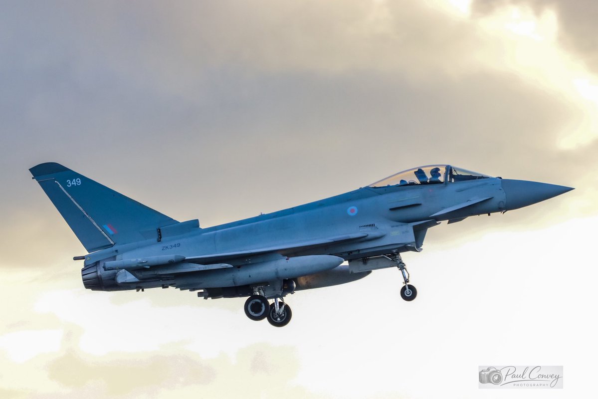 livinitlargee's tweet image. An Ex Eurofighter Typhoon display team treating us at Liverpool Airport with a practice touch and go before it headed off down the Mersey 

CallSign: TYPHOON40
Reg: ZK349

#liverpool #lpl #typhoon #typhoondisplayteam #eurofighter #eurofightertyphoon #royalairforce #raf #coningsby