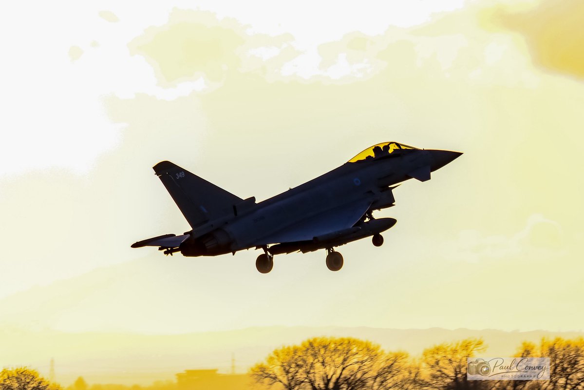 livinitlargee's tweet image. An Ex Eurofighter Typhoon display team treating us at Liverpool Airport with a practice touch and go before it headed off down the Mersey 

CallSign: TYPHOON40
Reg: ZK349

#liverpool #lpl #typhoon #typhoondisplayteam #eurofighter #eurofightertyphoon #royalairforce #raf #coningsby