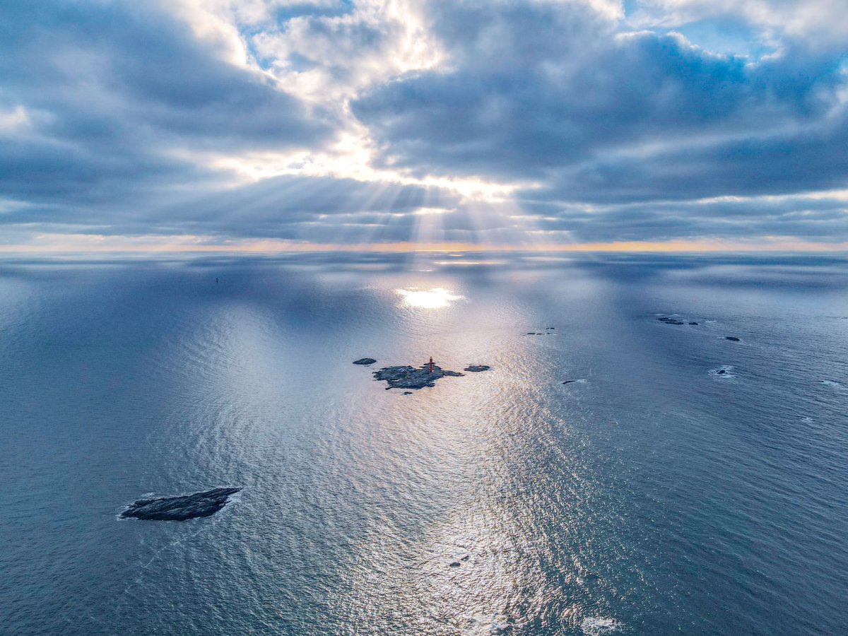 BlueMarblePriv's tweet photo. Pater Noster Island in Sweden is calling to the adventurous for 2026.

Perched at the edge of the Swedish archipelago, where the North Sea meets dramatic granite cliffs, this former lighthouse keepers’ island offers a boutique escape defined by raw beauty and quiet luxury. https://t.co/XAeVQN0Zmj