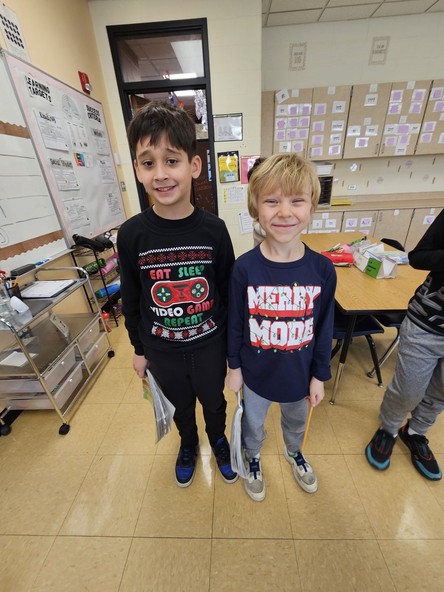 Tinsel Tuesday! Liberty students have school spirit!