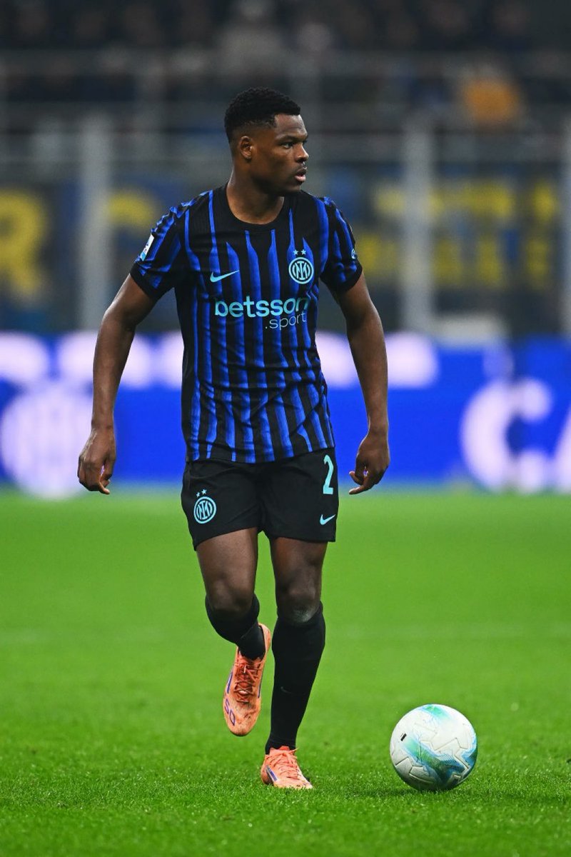 🚨⚫🔵 رسميًا
إنتر يعلن خضوع دينزل دومفريس لعملية جراحية في الكاحل، وقد تكللت بالنجاح.
اللاعب سيبدأ برنامج التعافي وإعادة التأهيل خلال الفترة المقبلة، على أن يتم تقييم عودته حسب تطور حالته.