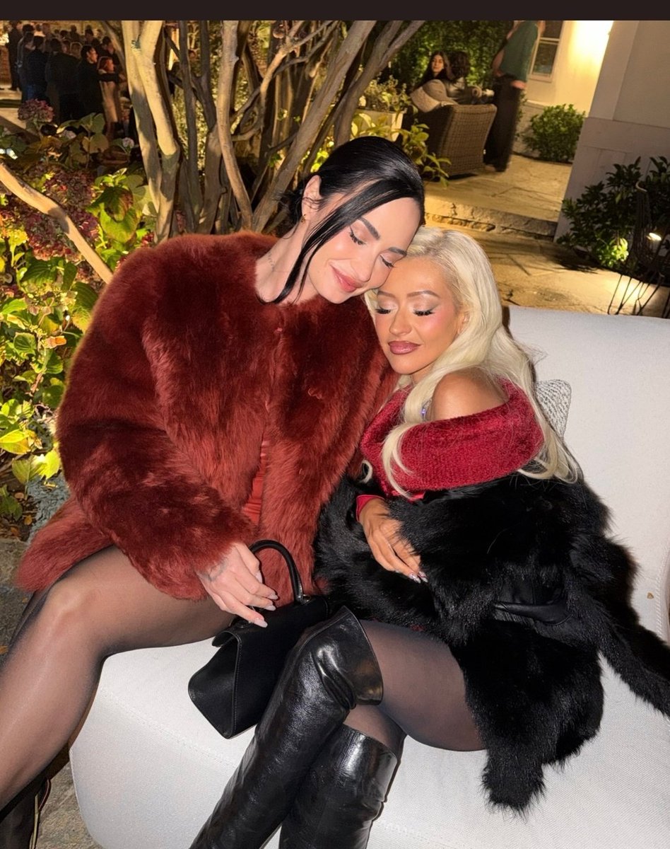 FansXtina's tweet photo. ❤️❤️ #Demistina
#christinaaguilera
#DemiLovato https://t.co/S2YVMnc1fX