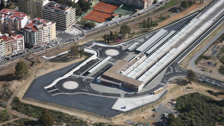 Lo de los problemas de los trenes viene de lejos, sólo hay que ver el cambiazo que nos hicieron con la propuesta ganadora para la nueva estación. Pues imaginaros con los trenes...