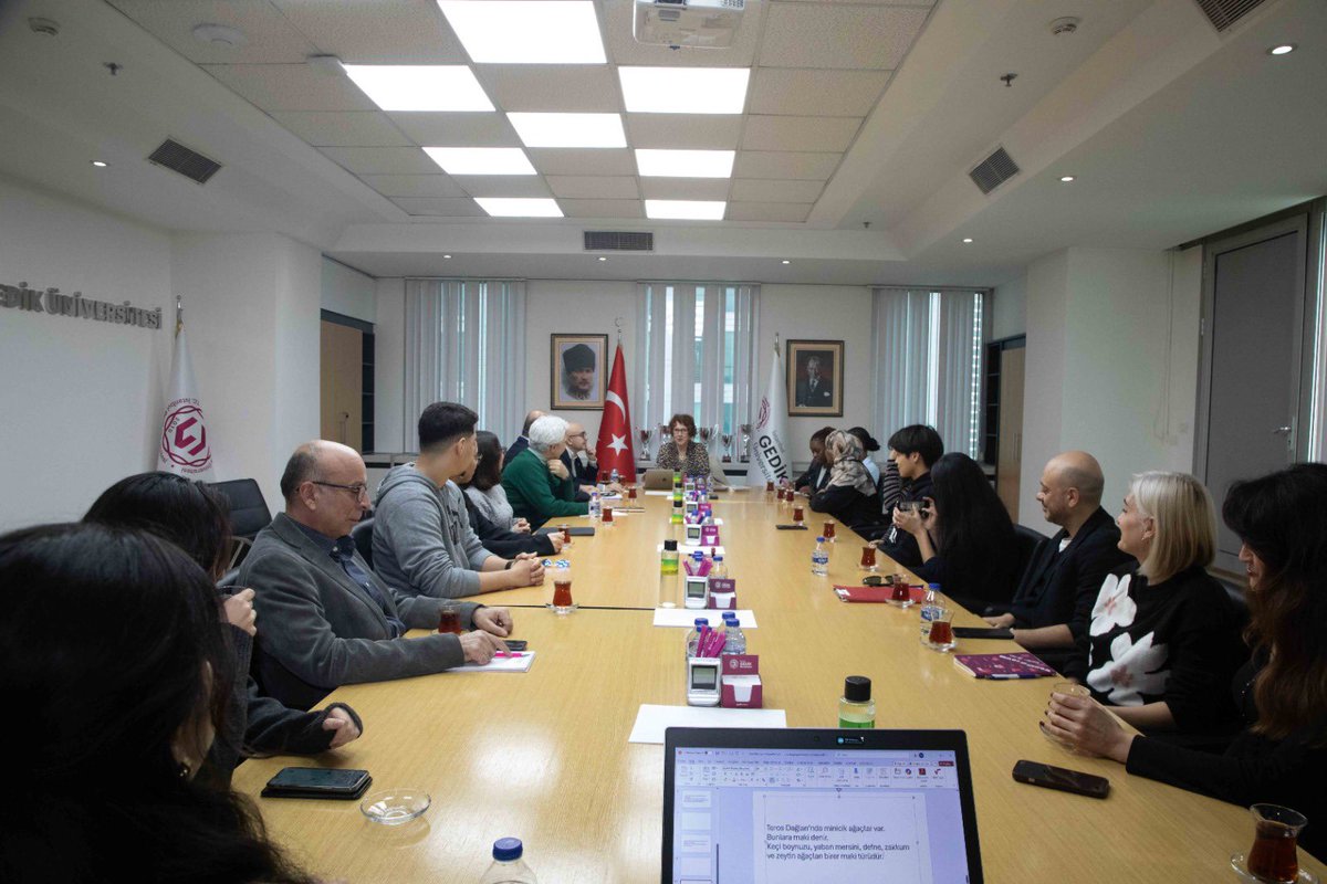 Bugün, İİSBF Fakültesi olarak, değerli konuğumuz Prof. Dr. Ulrike Guérot’u ağırlamaktan büyük onur duyduk! “Farewell to Europe? EU-Turkey Relations” başlıklı ufuk açıcı konuşmasıyla bizlere Avrupa ve Türkiye ilişkileri üzerine derinlemesine bir bakış açısı sundu.

Bu anlamlı