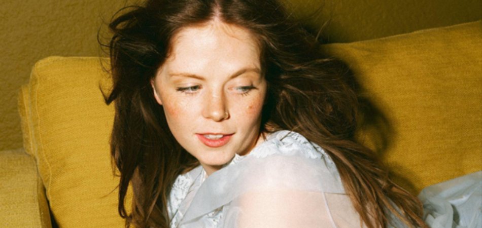 ells_worthy's tweet image. Ber gears up for her debut album with new single "Book Cover". Read here: tinyurl.com/zc6yafuv