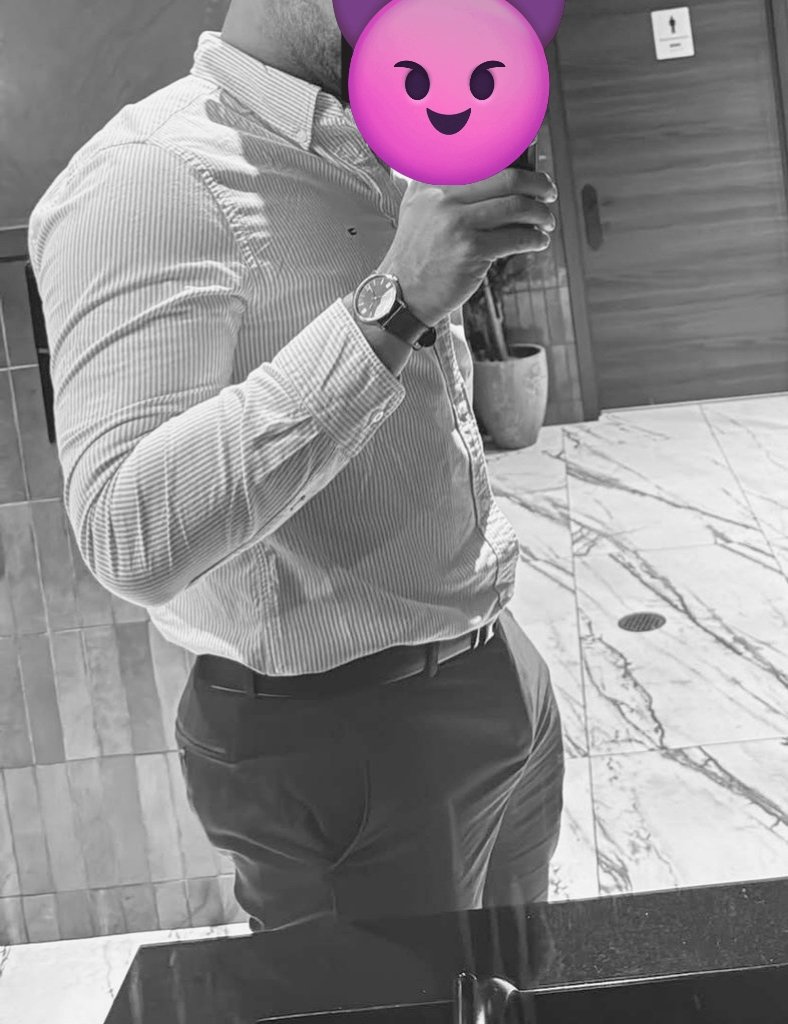 DiscreetDaddy tweet media