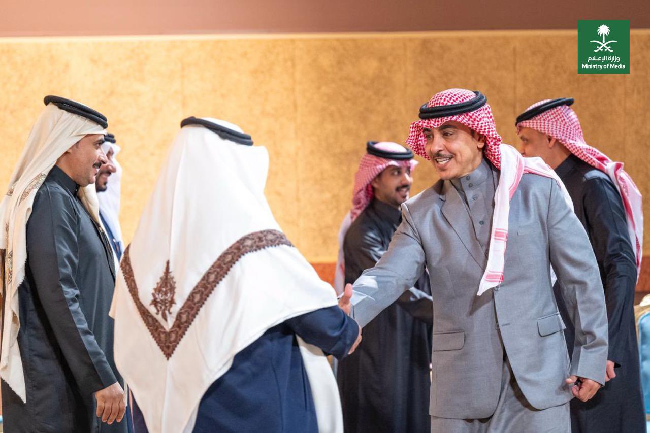 لتعزيز دور الإعلام في تمثيل المناطق وإبراز قصصها... وزير الإعلام سلمان الدوسري يلتقي بالإعلاميين والإعلاميات في الحدود الشمالية. صحيفة البلاد | #وزارة_الإعلام 