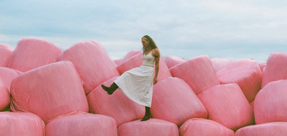 ells_worthy's tweet image. néomí deals with the intricacies of heartbreak on EP 'Another Year Will Pass' [EP Review]. Read here: tinyurl.com/2rj83c3f