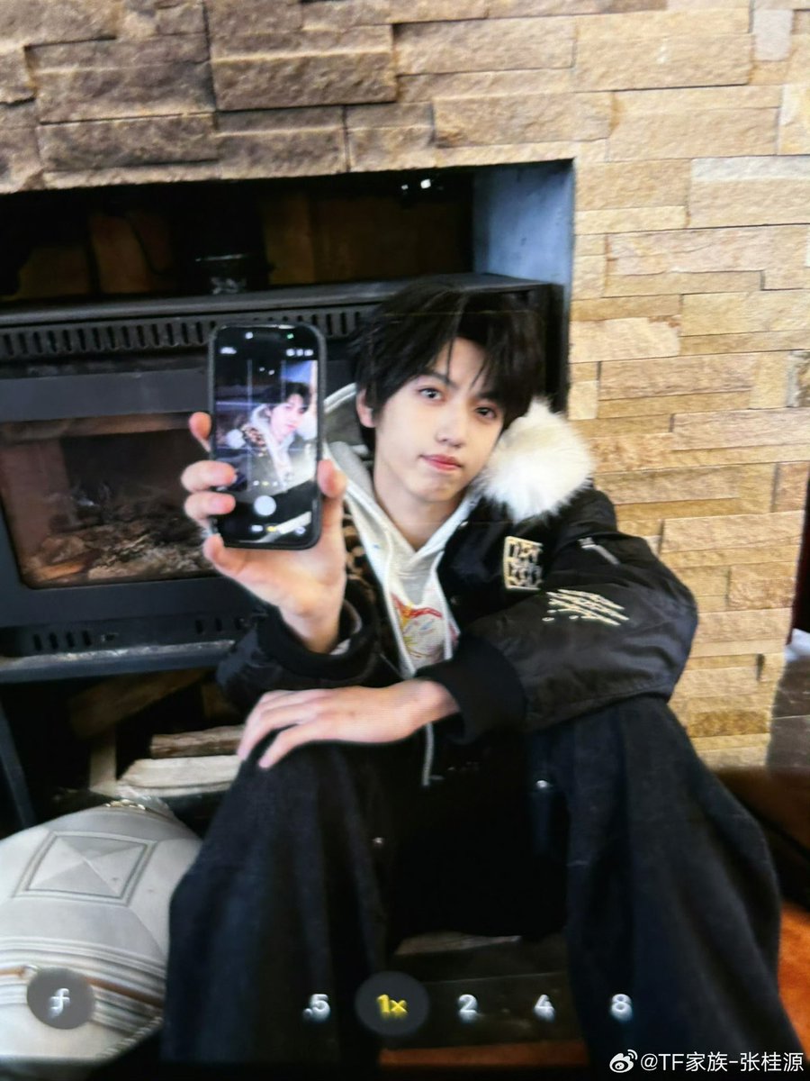 #TF家族_张桂源 | Weibo Updated | 2025.12.16

วันนี้เป็นวันที่หนาวจนมึนไปหมด 🥶
วันนั้นเป็นวันที่งงไปหมดเลย 🐶
วันนี้เป็นวันที่เหนื่อยจนเบลอไปหมด 🥱

( 1/2 )

⭐️ : weibo.com/6353131515/524…

🐕‍🦺 #张桂源 #Zhangguiyuan
#จางกุ้ยหยวน #TF家族 #TFFamily