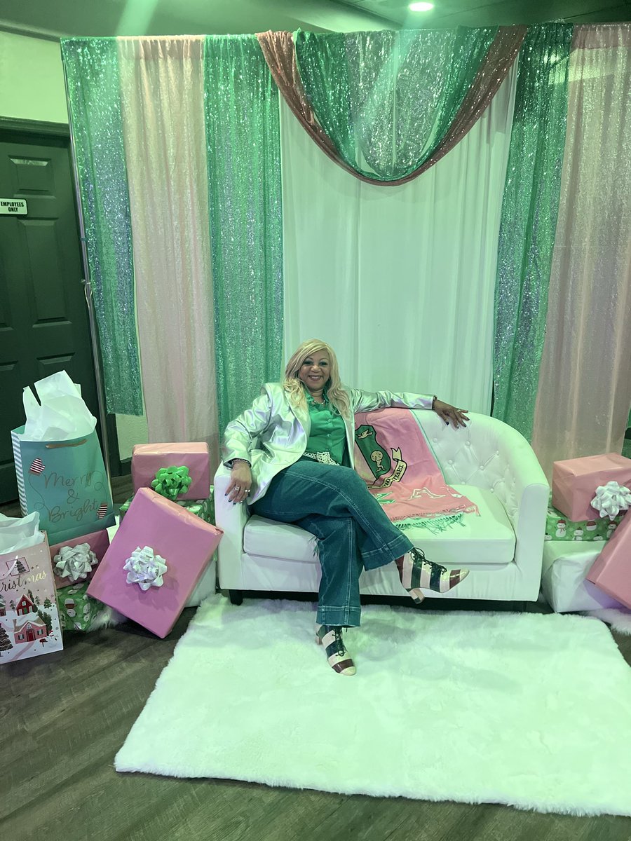 RepHollis's tweet photo. I want to express my gratitude to my Sorors of Alpha Beta Xi Omega Chapter for recognizing me along with other Silver and Golden Sorors. It was an amazing Christmas event! https://t.co/oEdqfUbWbK