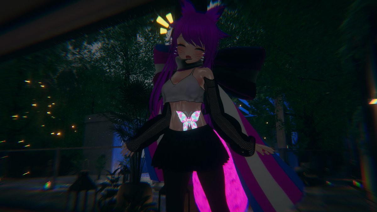 sooo another new outfit, i dont know if i would use it much because it is a bit revealing but i do like how it shows of my stomach and the trans butterfly tattoo.
#VRChat #VRChatPhotography