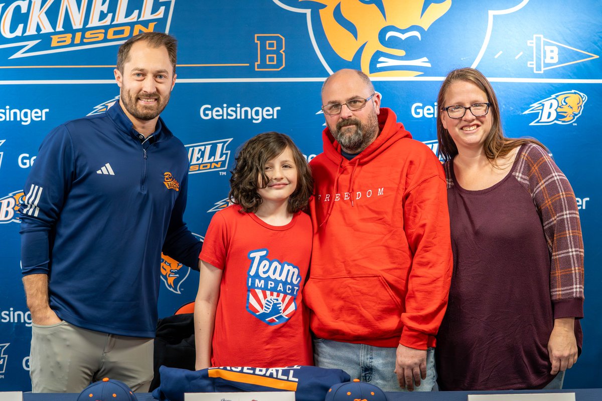 Bucknell_BB's tweet photo. Welcome to the Herd, Trevor ✍️

Trevor put pen to paper and officially became a Bison!

#AllInAllTogether #rayBucknell @GoTeamIMPACT https://t.co/fLcdnXxE48