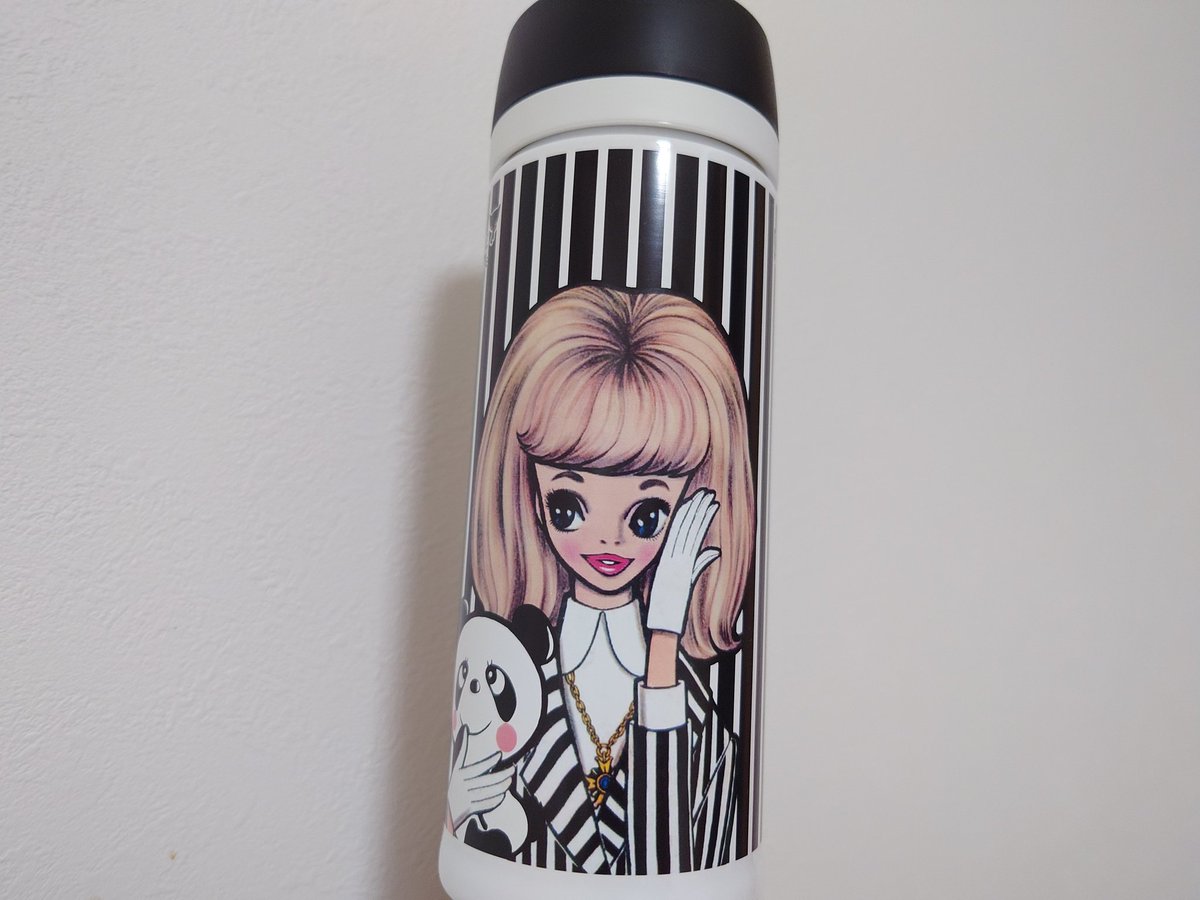 ブル中野Tシャツをプレゼントしてくれたお客様から内藤ルネの水筒も前