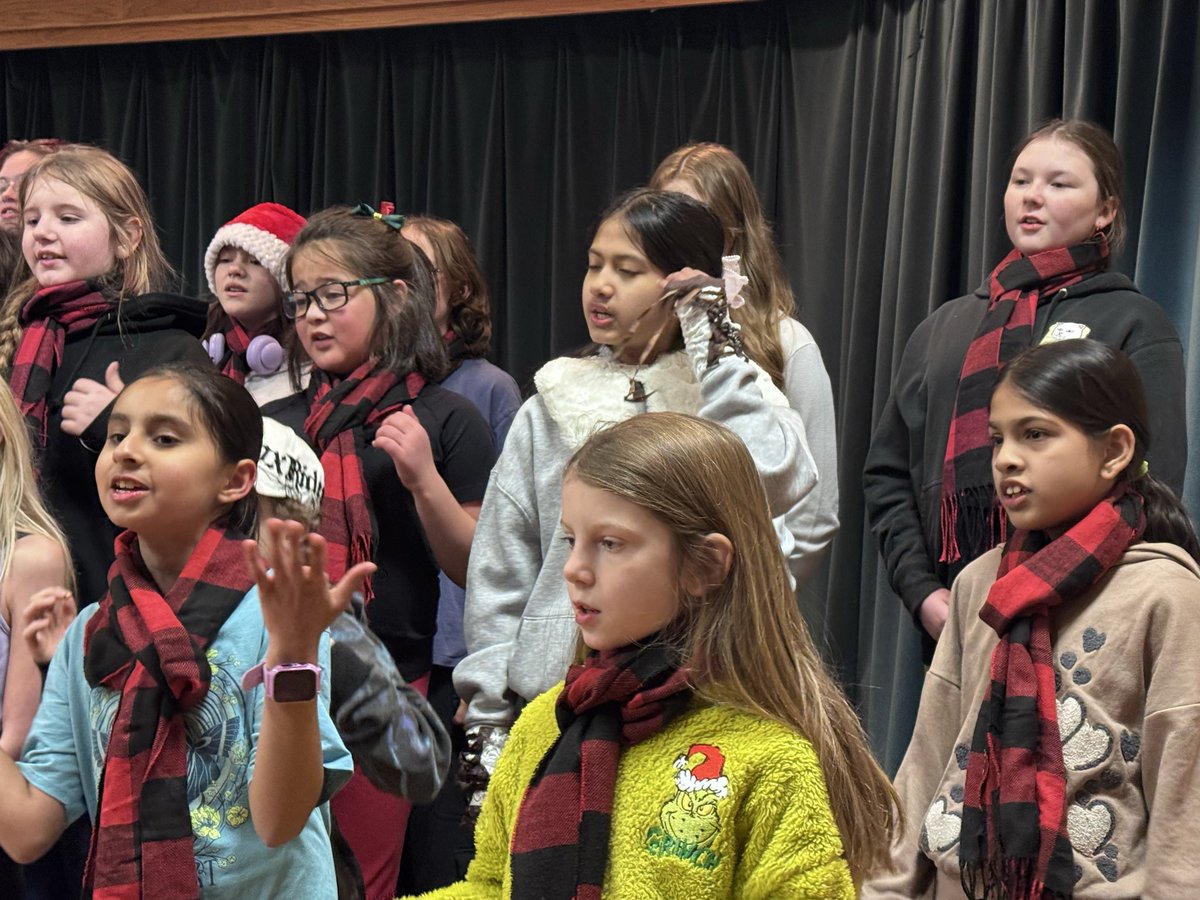 NPWschool's tweet photo. Our @NPWschool choir spread some holiday cheer yesterday at Luther Care Home 🎶 A few talented residents made toques for the entire choir! What a wonderful surprise 🎁 #spslearn @StoonPubSchools https://t.co/BBOvF3cWCz