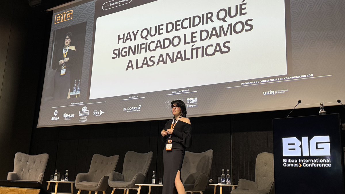 maría salinas tweet media