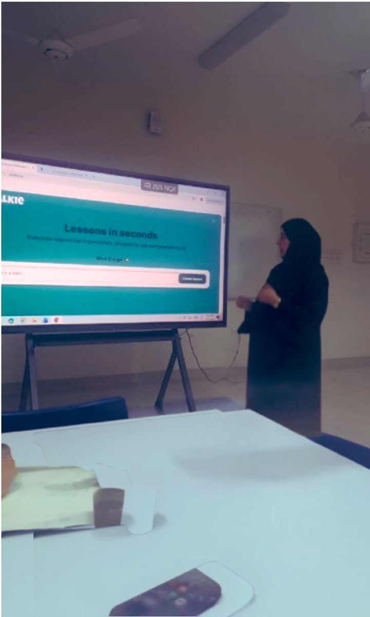 EdugovNbt2119's tweet photo. #فعاليات_تعليمية_شمال_الباطنة 
#تعلم_مستدام 
@EduGovOman 
@EduGovNBT

ضمن مجتمعات التعلم المهنية قدمت الاستاذة المبدعة/ حليمة الحمدانية مشغل عن موقع (chalkie) للهيئة التعليمية https://t.co/LoQxzAqIYk