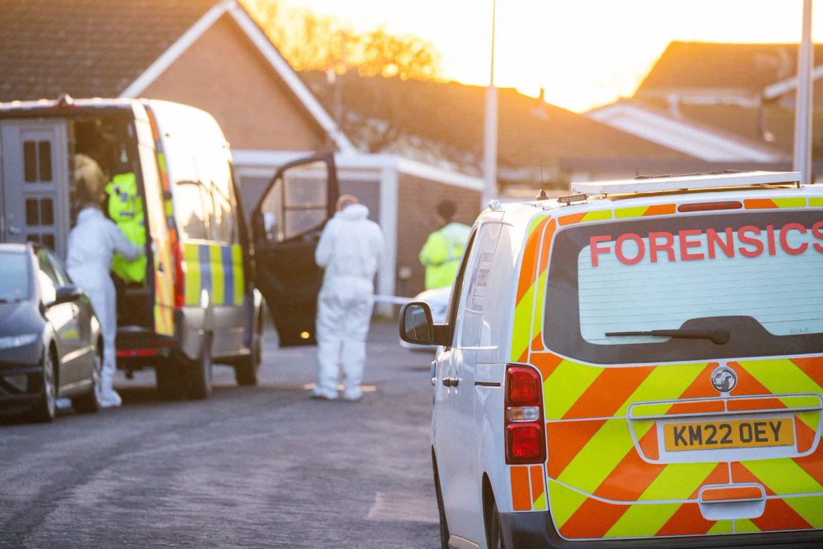 9 year old girl murdered in Weston today . 
Teenage boy has been arrested , and police have asked the public not to speculate about the incident. 
When they say that it just arouses suspicion.. 👀