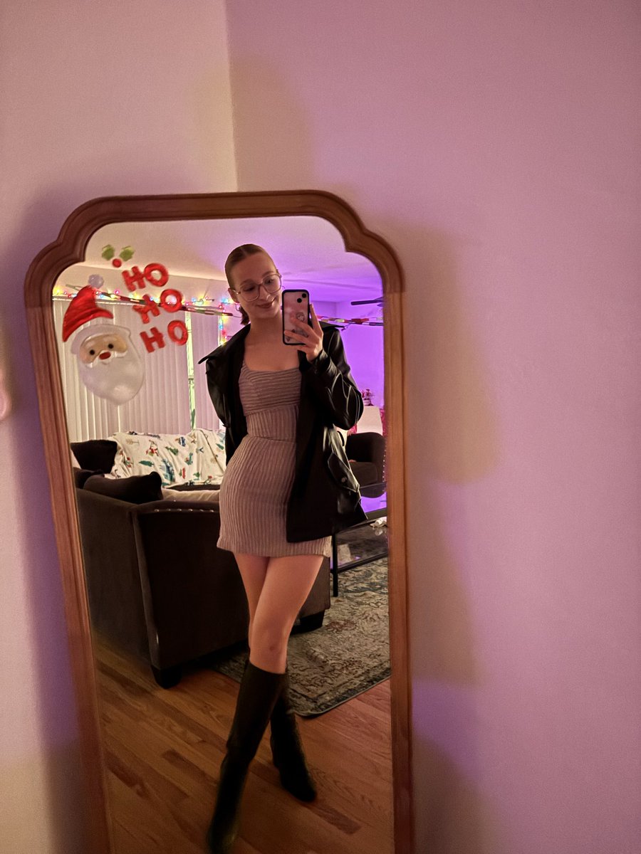 dryricecake's tweet photo. outfit &amp; location https://t.co/5fVdJu3fJF