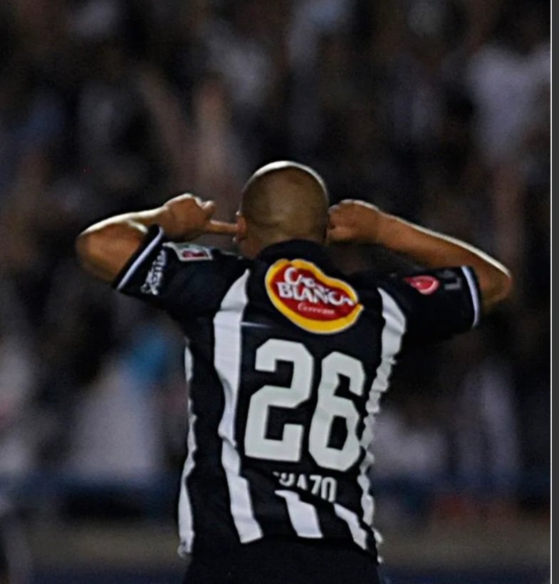 Primero le dieron el 26 a un petardo y ahora le dicen gordo a su máximo ídolo.

Ni creeeeean que se están copiando de la máxima leyenda del fútbol regiomontano de la ciudad.