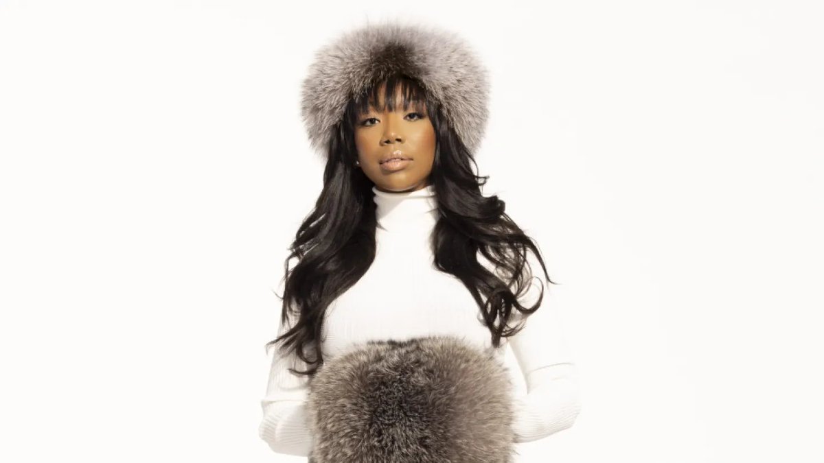 Brandy and that voice were made for the holidays. 

Her voice oozes a familiar warmth that feels like the sweet invention of a lover’s dream, nestled within the confines of your heart.

Read her 2023 interview with VIBE about her Christmas album 
vibe.com/features/edito…