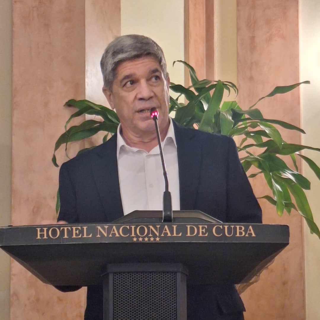 En Conferencia inaugural de la XXIII Serie de Conv. #Cuba en la Política Exterior de EEUU, organizado x el <a href="/CIPICuba/">CIPI</a>, el VM <a href="/CarlosFdeCossio/">Carlos F. de Cossio</a> se refirió a cómo la política de hostilidad del Gob. d EEUU también afecta a los cubanos que residen en ese país
👇
facebook.com/share/p/1BmSwf…