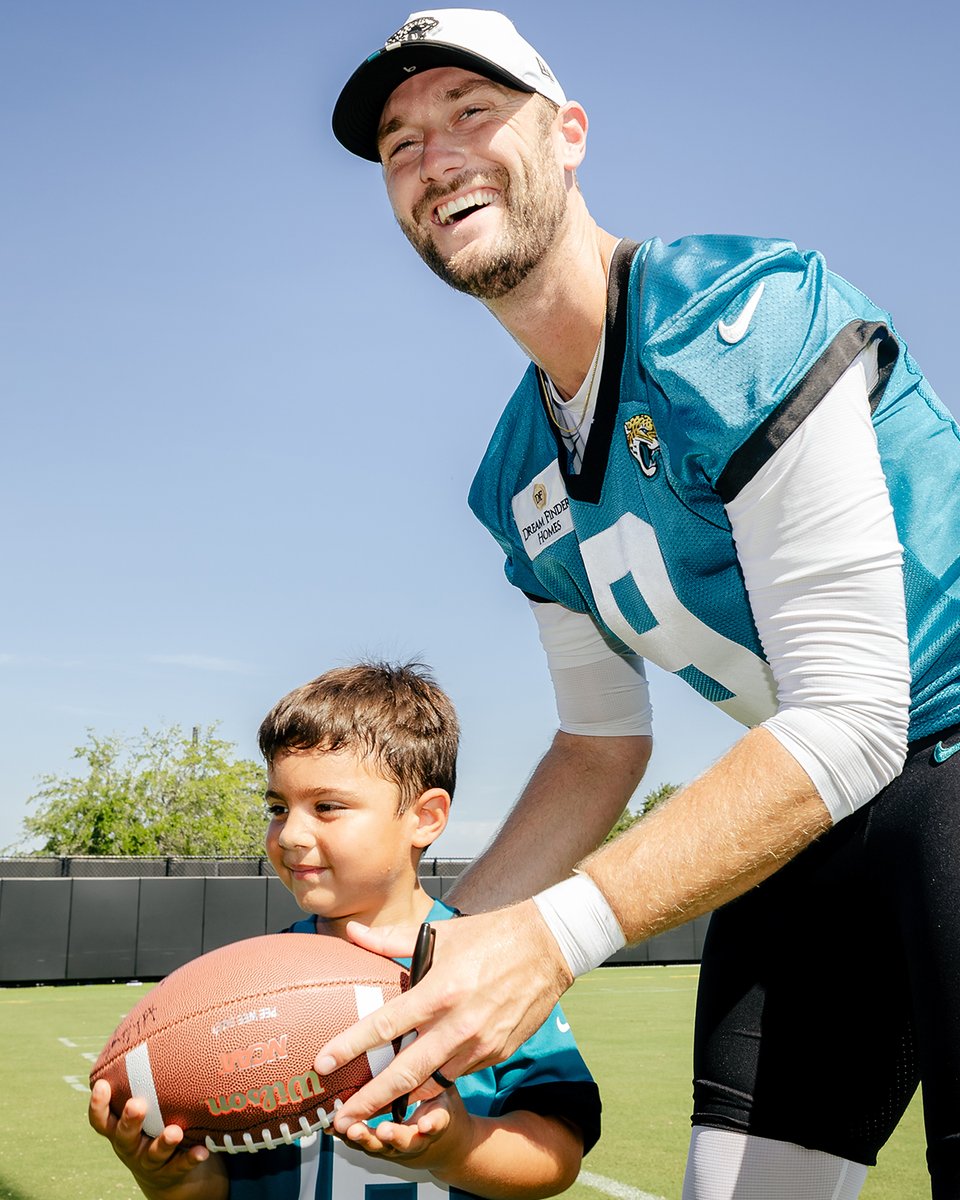 Jaguars's tweet image. 1️⃣ counts for 2️⃣

Every repost today counts as double #WPMOYChallenge votes for @LoganCooke2 as we aim to raise money for his clean water initiative!