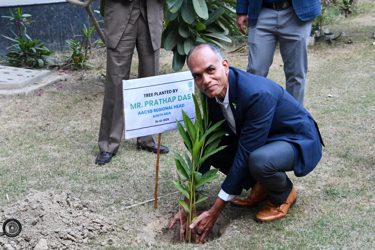 IIMAmritsar's tweet image. IIMAm &amp;amp; AACSB ⭐ 
IIMAm hosted Mr Prathap Das, Regional Head-South Asia, AACSB, who presented the AACSB Membership Certificate to Prof Samir K Srivastava.
Key highlights: AACSB@110, Vision 2030, leadership dialogues &amp;amp; global impact 🌍🌱
#IIMAm #AACSB #Accreditation