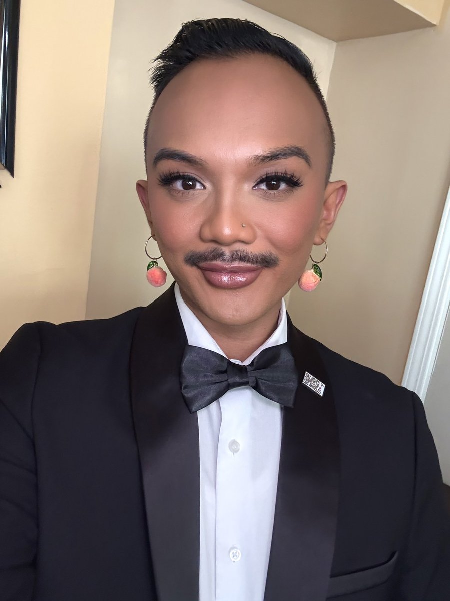 jermonje's tweet image. thank u @TrixieCosmetics for keeping me beat all weekend long 💋