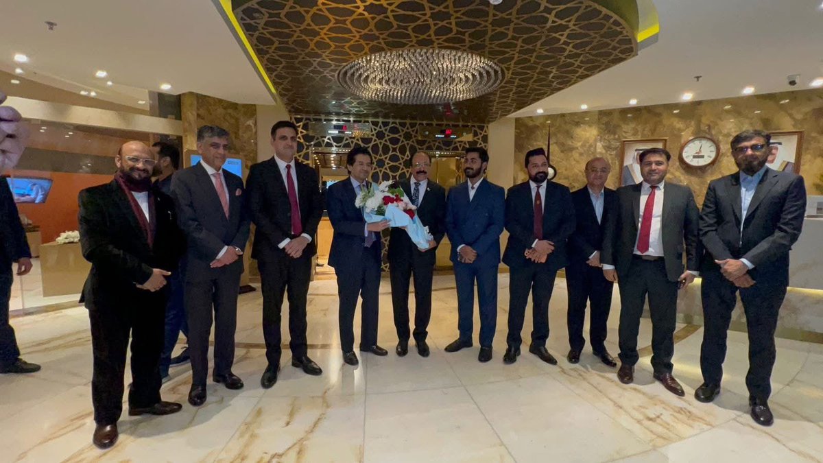 AliPervaiz450's tweet photo. کویت: پاکستانی کمیونٹی کے ساتھ بات چیت کیلئے کویت ٹاورز میں مسٹر شمشاد تنولی کی طرف سے عشائیہ دیا گیا https://t.co/NJVCBxmUNa