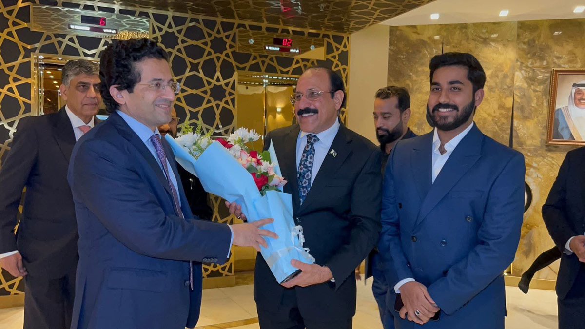 AliPervaiz450's tweet photo. کویت: پاکستانی کمیونٹی کے ساتھ بات چیت کیلئے کویت ٹاورز میں مسٹر شمشاد تنولی کی طرف سے عشائیہ دیا گیا https://t.co/NJVCBxmUNa