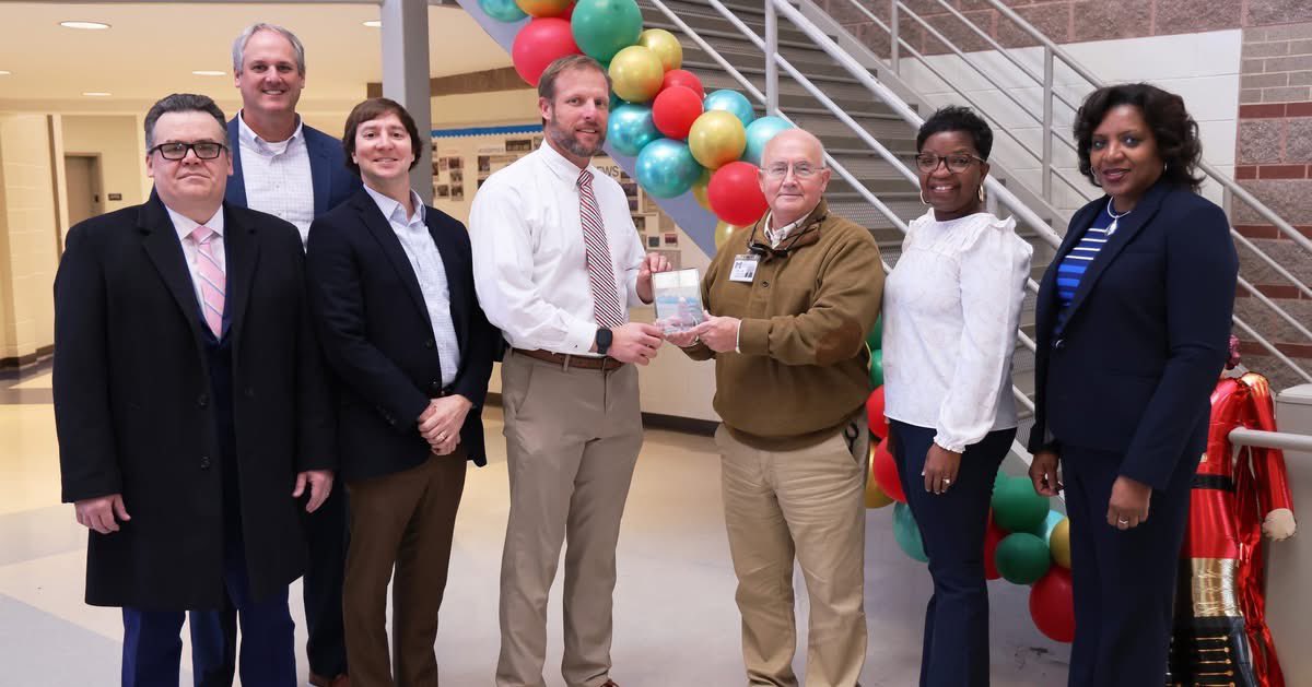 MCHSjags39110's tweet image. The Madison County Schools Principal of the Year is Dr. Doug Jones from Madison Central High School! Dr. Jones will represent our district for recognition at the state level - congratulations!
Thanks to Bank Plus for sponsoring these awards!
Congratulations Dr. Jones!