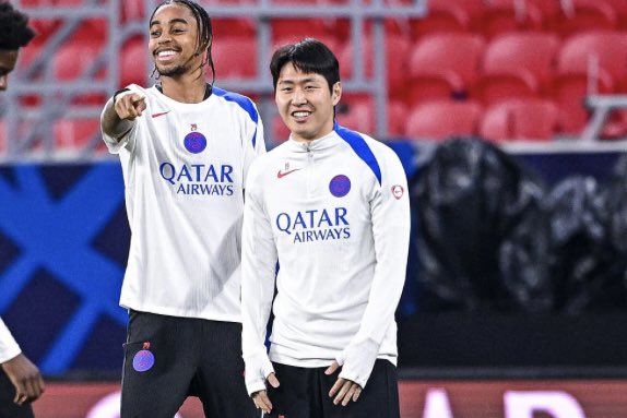 kangluv219's tweet image. 기여워