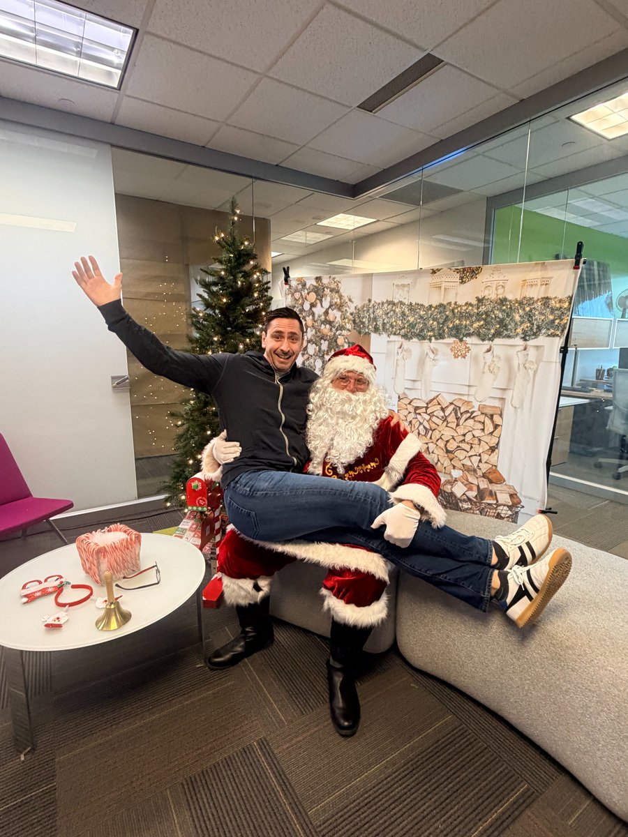 innovativeos's tweet photo. Santa made his way to our Burnsville office and the timing could not have been better! Cookies, excited kids, and a showroom full of holiday buzz all morning long https://t.co/5bQptOObth https://t.co/2dUIiPRYUB