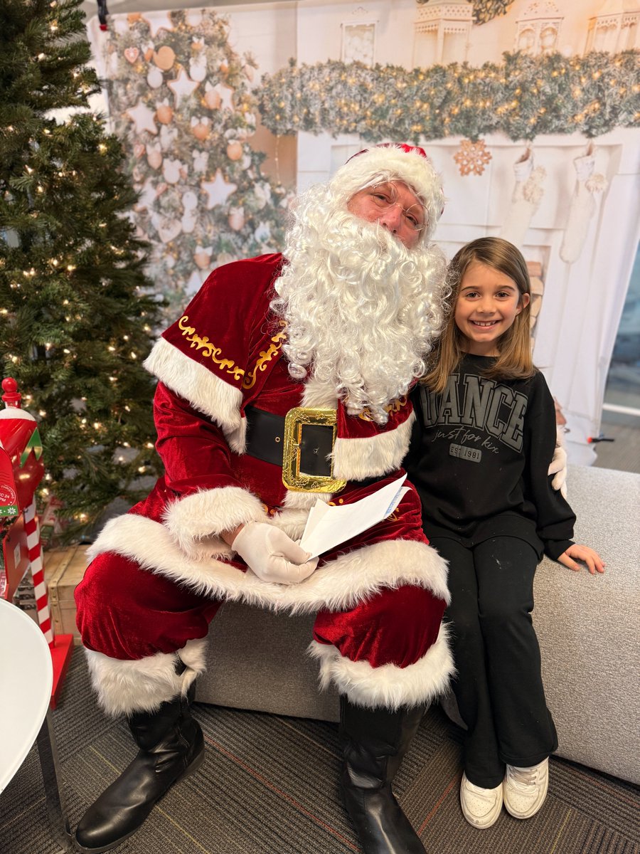 innovativeos's tweet photo. Santa made his way to our Burnsville office and the timing could not have been better! Cookies, excited kids, and a showroom full of holiday buzz all morning long https://t.co/5bQptOObth https://t.co/2dUIiPRYUB