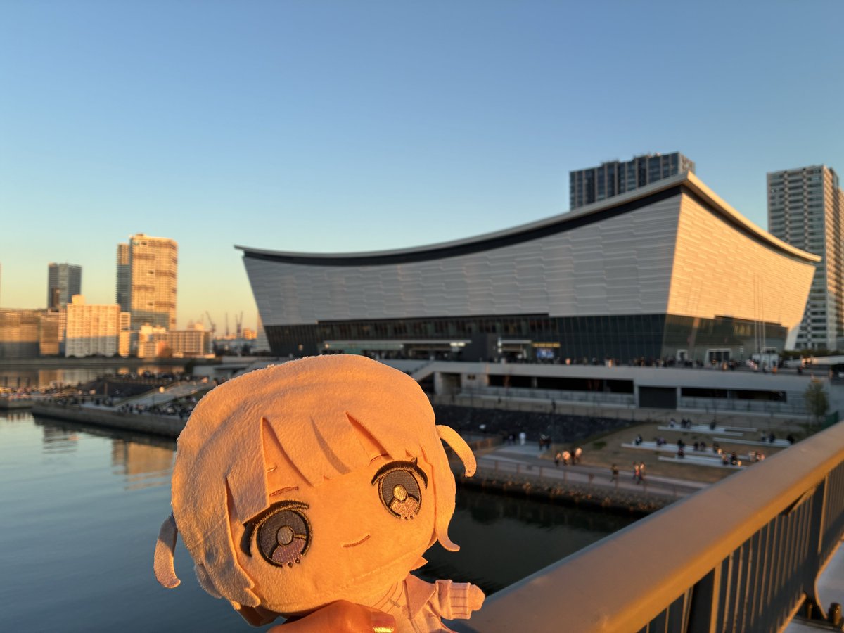 OdenkunU's tweet photo. 有明アリーナまでReGLOSSちゃんのライブ観に行ってきた！！歌とダンス最高のライブで、新衣装もみんな服装や髪型可愛かった☺️
ばんちょーはほんと毎度可愛すぎました❣️最後のみんなの生の声も聞けてよかった
最後の瞬間ハートビートで色んな感動で泣けてきました💙
 #ReGLOSS_1stLive https://t.co/BgIh2GbieN
