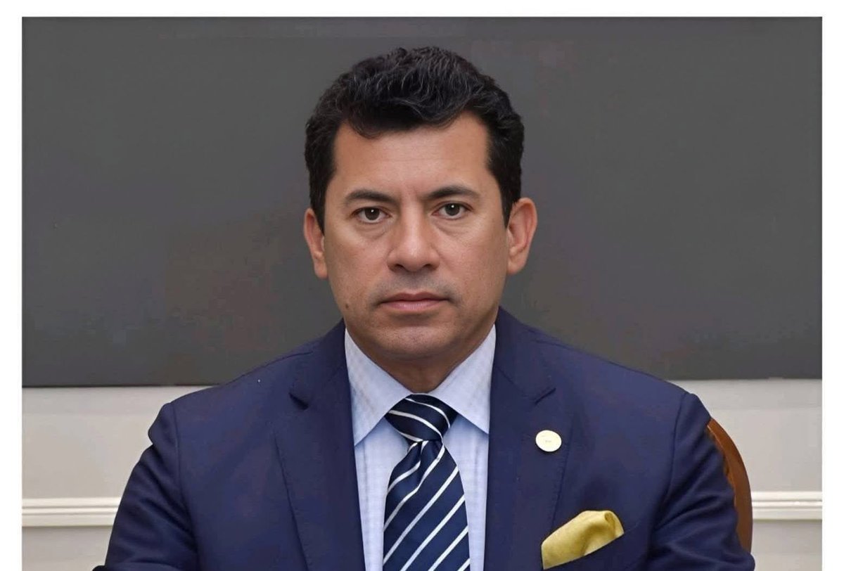 ولسه فضيحة أمم أفريقيا 
وبعدها فضيحة كأس العالم 
علشان يبقي اتفضحتوا أمام العرب 
واتفضحتوا أمام الأفارقة 
واتفضحتوا أمام العالم كله 
يعني فضيحة محلية وقارية وعالمية