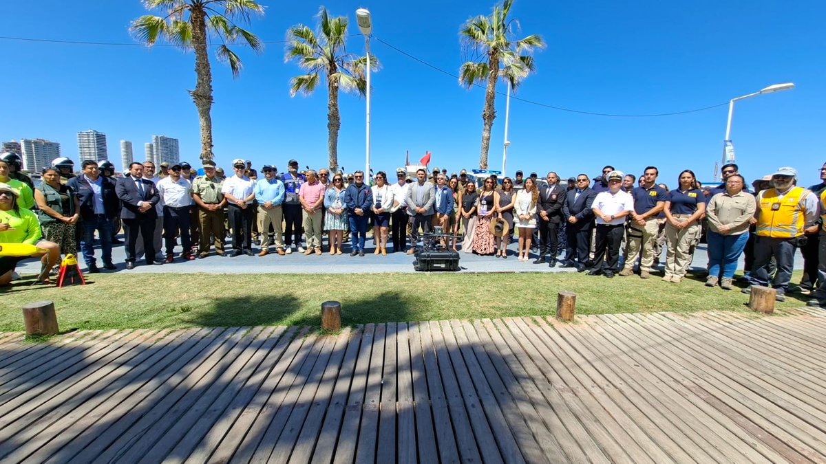 MinagriTarapaca's tweet image. 📌 Nos reunimos hoy en Playa Cavancha #Iquique en el lanzamiento del programa #VeranoSeguro liderado por el delegado presidencial regional Pedro Medalla. Seremi Eduardo Justo y directora regional @sagchile #Tarapacá Sue Vera participaron junto a distintos servicios fiscalizadores