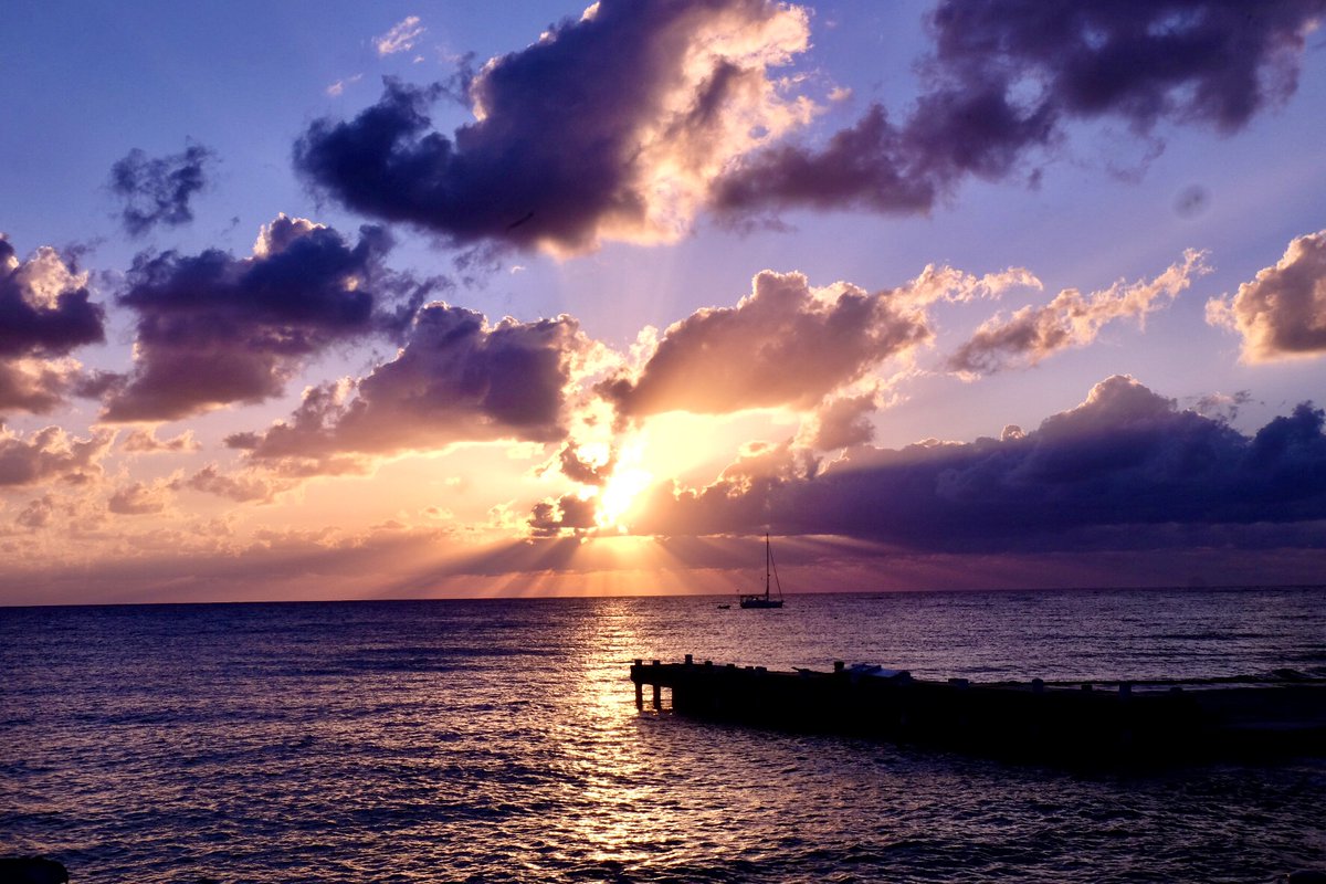 JimByersTravel's tweet image. Porter Airlines today began direct jet service between Toronto and the Cayman Islands. Flights from Ottawa begin on Friday. Grand Cayman is famous for luxury resorts, but I loved super-chill Little Cayman Island. jimbyerstravel.com/2025/12/15/top… #travel #Caribbean #CaymanIslands #Toronto