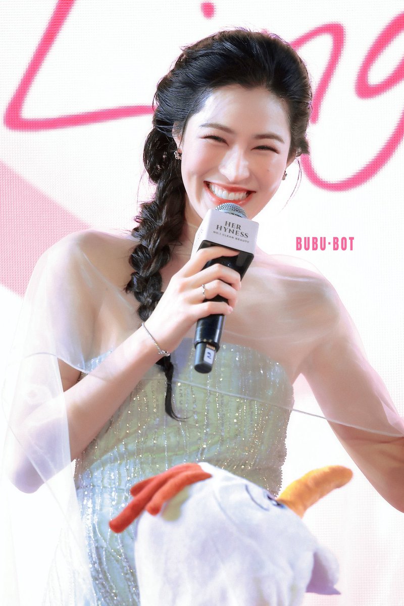 LingOrmTagTrend's tweet image. พี่หลิงยิ้มแล้วโลกสดใส จริง ๆ นะทุกคน🥺

LINGLING BA HERHYNESS
#LinglingHerhynessFrozen 
#Linglingkwong #หลิงหลิงคอง