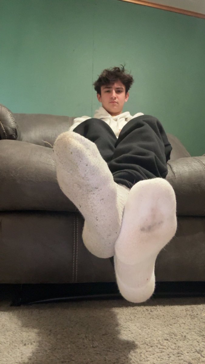MasterDevAlpha's tweet image. who wants to be my personal footstool, get into my dms now to be drained