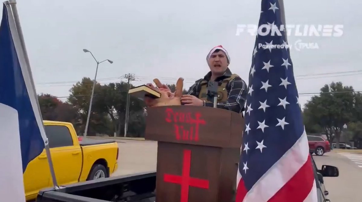 لكل ناشط ولكل صاحب حساب في هذا الفضاء الرقمي..!! 

أوقفوا كل شيء..!! 
تجاهلوا التفاهات..!!
لا تنشغلوا بأي شي..!! 
هذا كتابكم الكريم يدنس ويهان..!! 
من سكت اليوم ولم يغضب لقرّآنه سيتخلى  غداً عن إسلامه..!! 
اجعلوا غضبكم للقرآن هو العنوان 
اكتبو غردو شاركو ارفعو اصوتكم غضباً