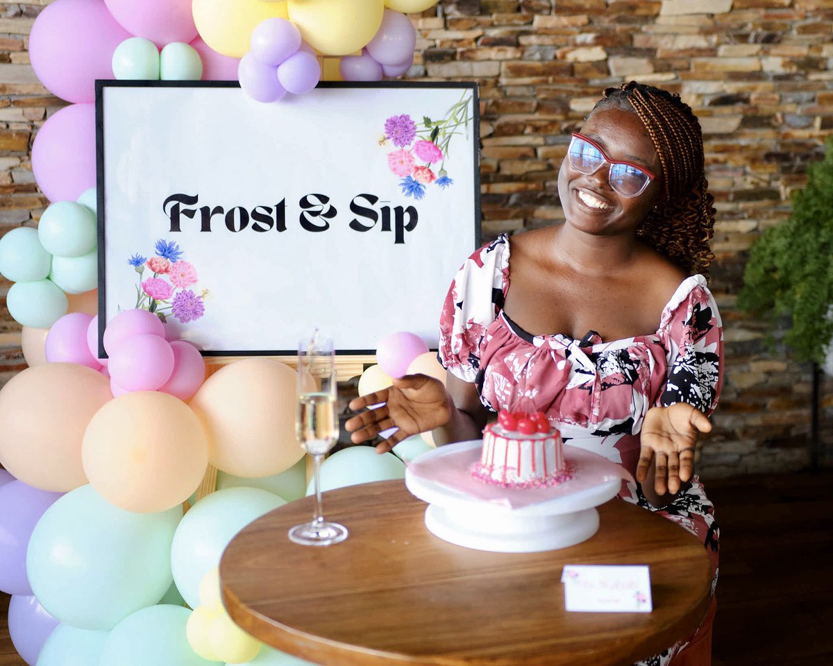 zisvngs's tweet photo. This is what “I did that” looks like 😍😍
A reminder that you’re capable of more than you think! 

If you’ve been waiting for a sign, this is it. Frost &amp; Sip is 10 days away 🥳
Tap the link in our bio to register ✨

#frostandsip #bentocakes #cakedecorating https://t.co/VtMwF8hH8l