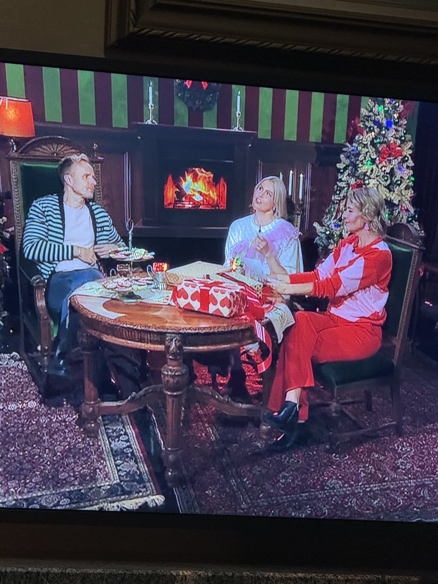 Essi Hellen Puoli seiskan ohjelmassa. Itsellä ei ole diagnosoitu AHDH mutta olisihan se ihan kiva sillai että vois häärätä innostuksessaan mitä tykkää. Häärään kumminkin. #puoliseitsemän