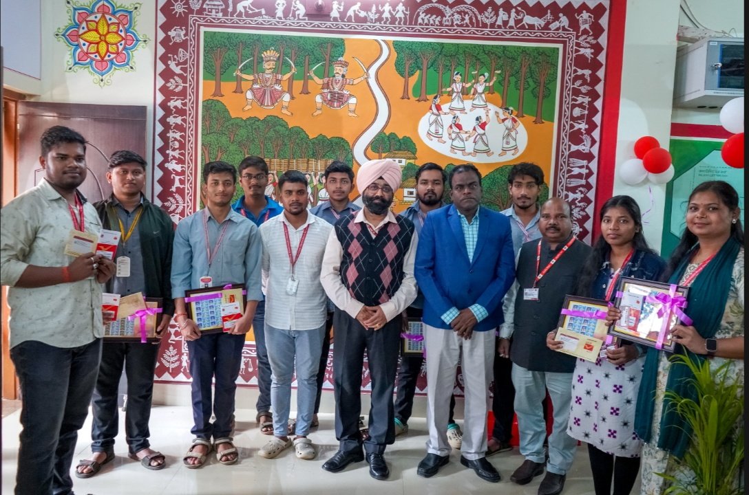 CPMG_Odisha's tweet photo. 🎉📮A new milestone for #IndiaPost in Odisha! 

Odisha’s first Revamped #GenZ Post Office was inaugurated on 16.12.25 at Takatpur SO, MSCB University, Mayurbhanj by Shri Nirmaljit Singh, Chief PMG, Odisha Circle in presence of Prof. Pramod Kumar Satapathy, VC, MSCB University. https://t.co/B7vLP3qPr1