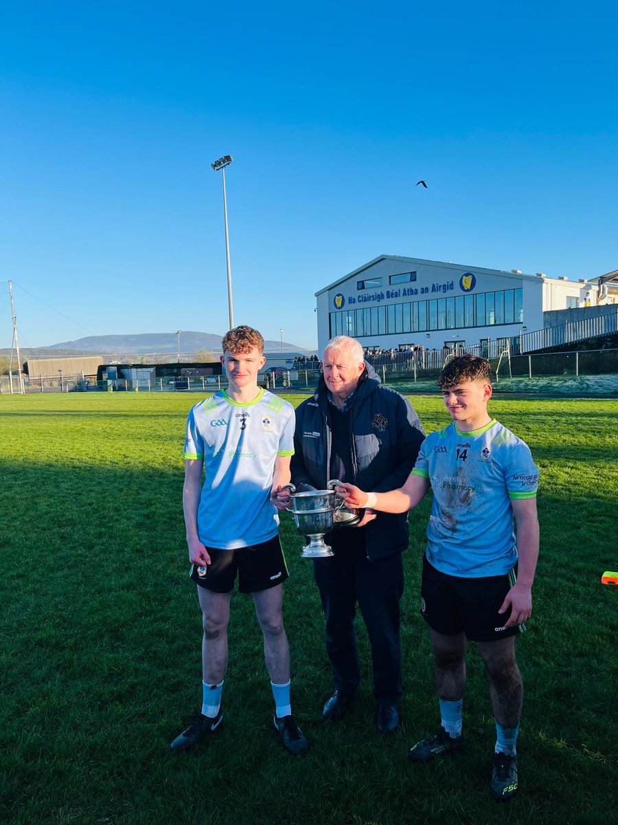 LargyOfficial's tweet photo. Congratulations to the victorious Largy College U16.5's team and management on winning the Arthur's cup schools Ulster Final. @ulsterschools @monaghangaa @CavMonETB  #LargyAbú 🔵🟢 https://t.co/uTe0wfX7EQ
