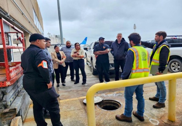 HoustonHealth's tweet photo. ✈️🍽️ OTG Management partnered with HHD’s FOG Program to train IAH food service staff on smart grease management—helping prevent sewer overflows and protect public health as Houston gears up for busy travel and World Cup 2026.

#FOGProgram #IAH #PublicHealth #HoustonHealth https://t.co/smFwUoavJm