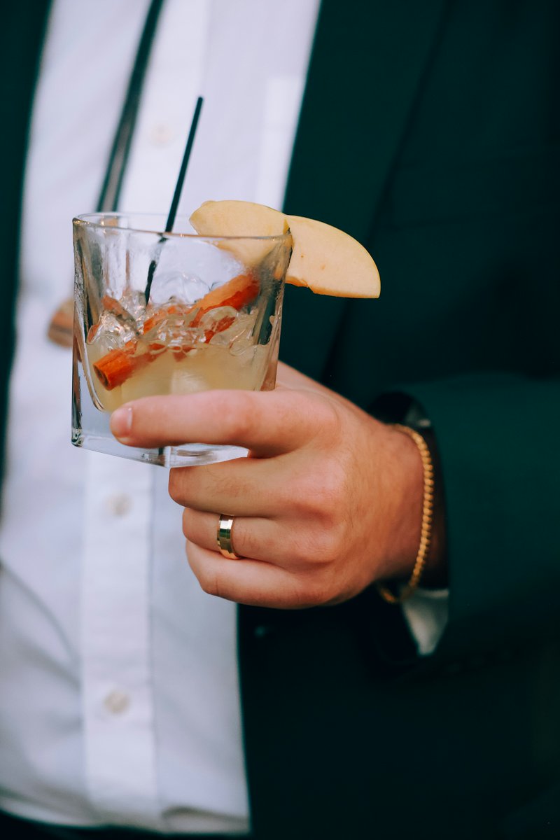 Apple, spice, and everything nice. A cocktail that warms up the room 🍎🥃

Photography: @mt.photography.jpg
Planning &amp; Design: @onyxeventsdesign

#kccateringcompany #kccaterer #kcweddingcaterer #kceventcaterer #cocktail #oliveeventscatering #kcevents