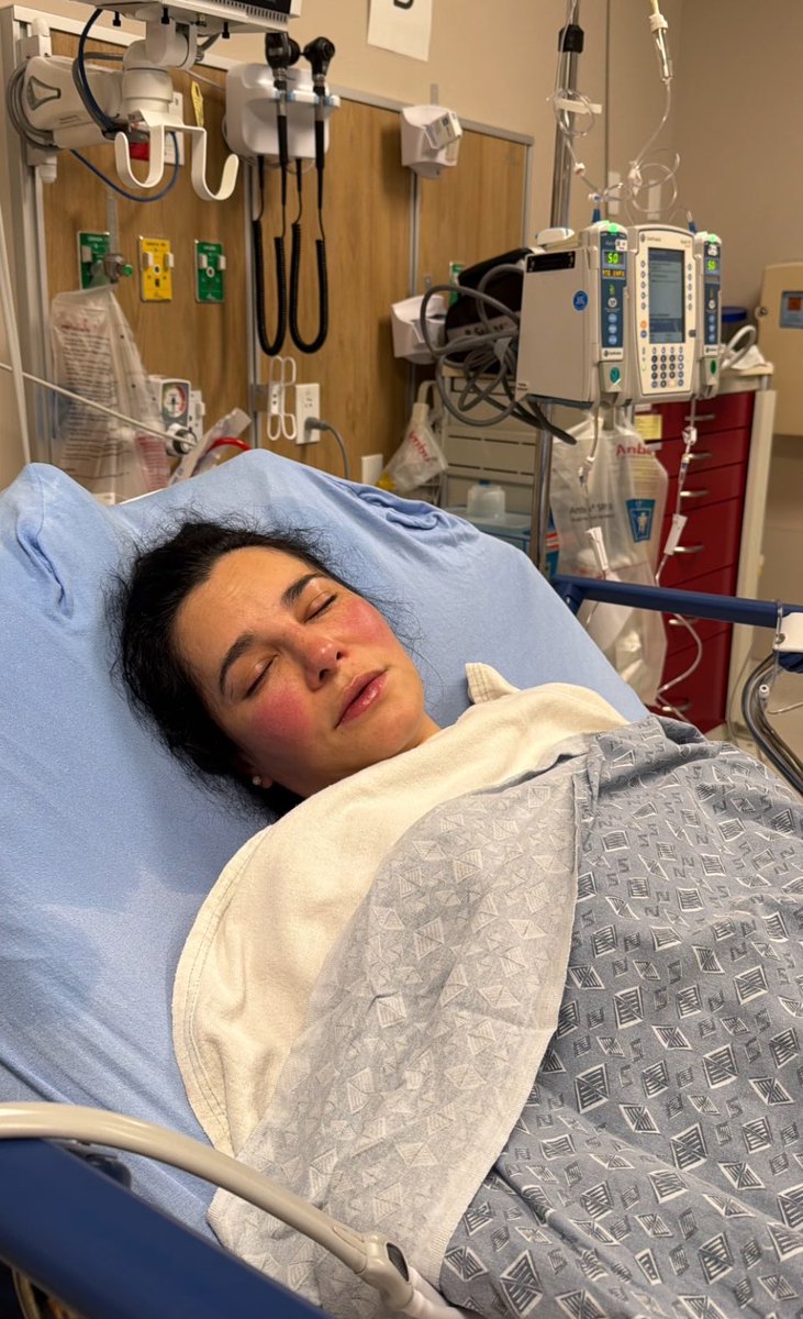 La Comadrita tweet media